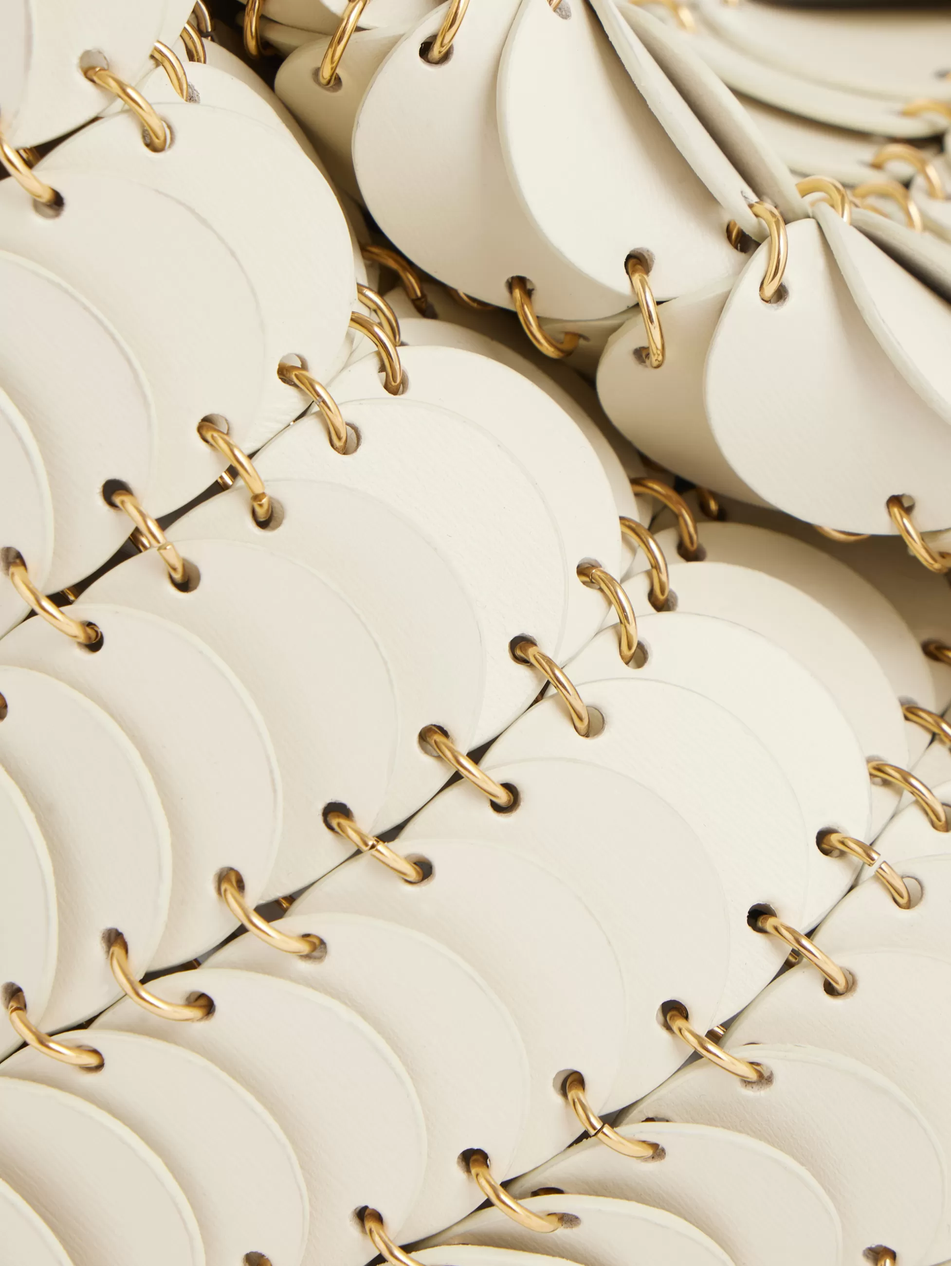 cream_paco_shoulder_clutch_in_calfskin_leather_4-1.webp Rabanne Les Sacs Paco En Cuir | Sacs Porté Épaule^CREAM PACO SHOULDER CLUTCH IN CALFSKIN LEATHER
