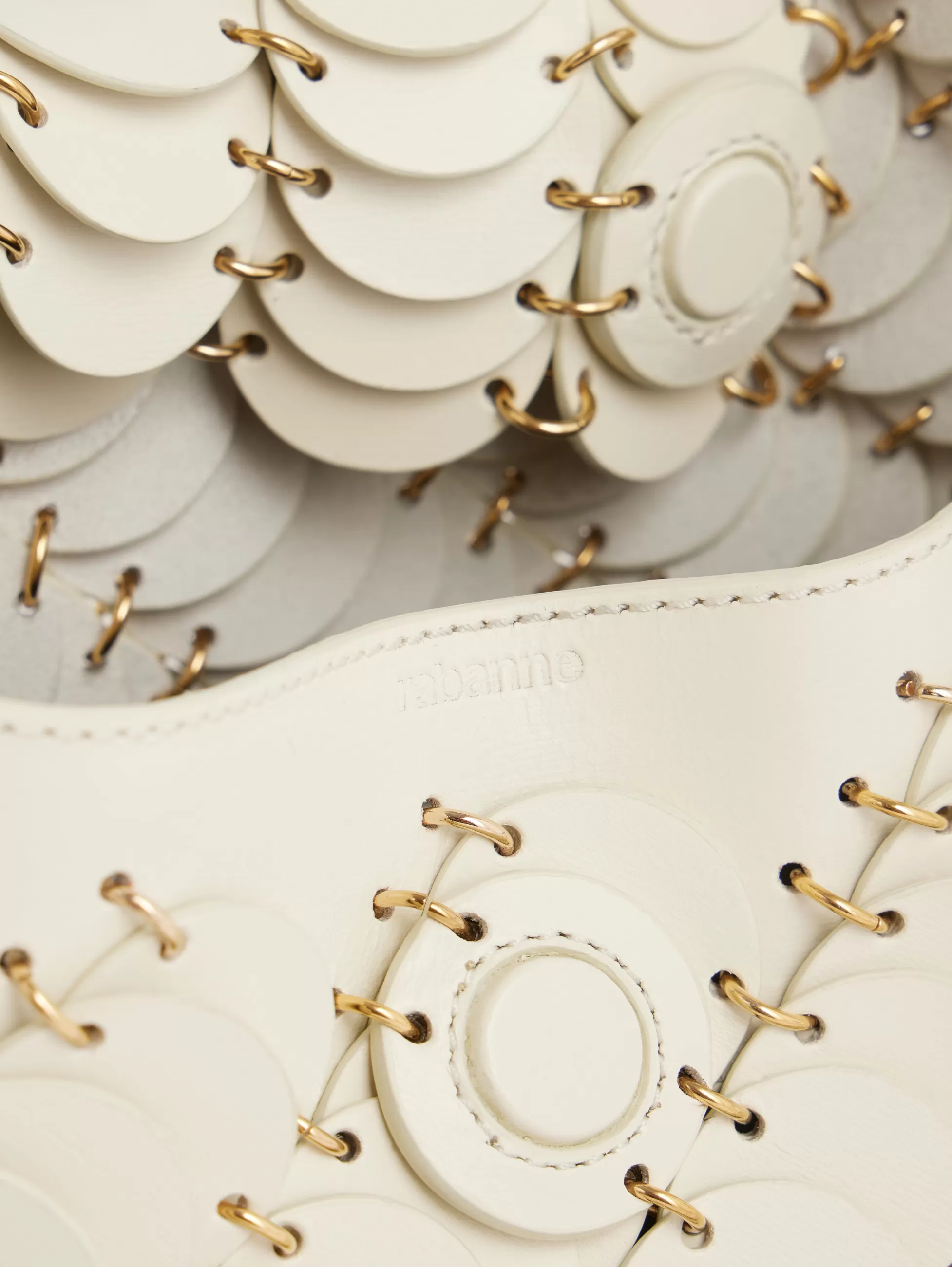 cream_paco_shoulder_clutch_in_calfskin_leather_5-1.webp Rabanne Les Sacs Paco En Cuir | Sacs Porté Épaule^CREAM PACO SHOULDER CLUTCH IN CALFSKIN LEATHER