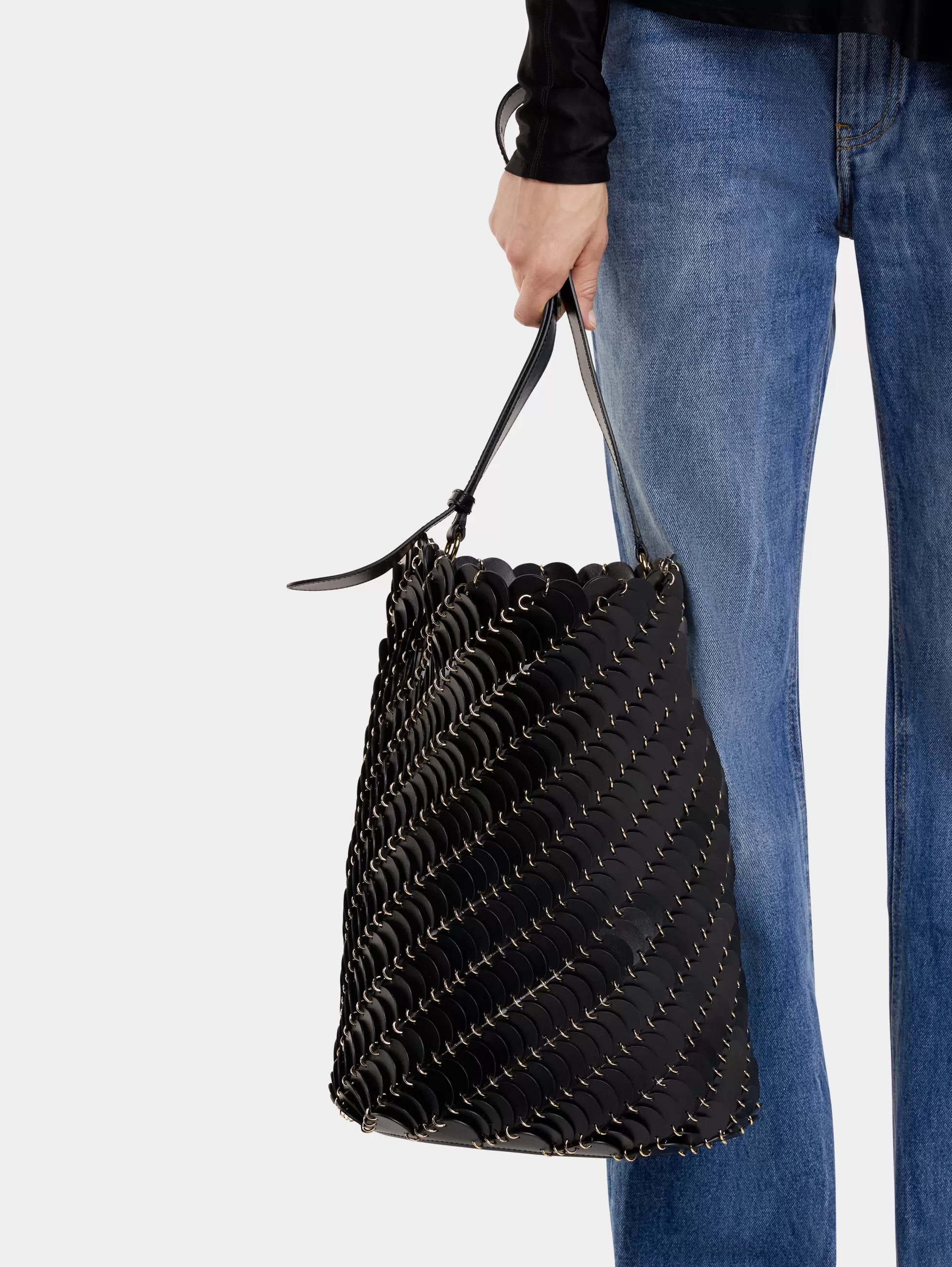 large_black_bucket_paco_bag_in_leather_4-1.webp Rabanne Les Sacs Paco En Cuir | Sacs Porté Épaule^Large Black bucket Paco bag in leather