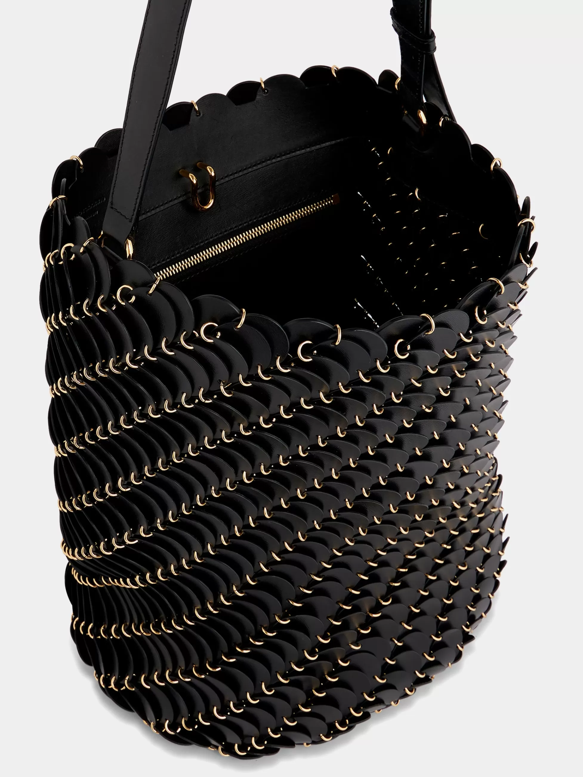 large_black_bucket_paco_bag_in_leather_6-1.webp Rabanne Les Sacs Paco En Cuir | Sacs Porté Épaule^Large Black bucket Paco bag in leather