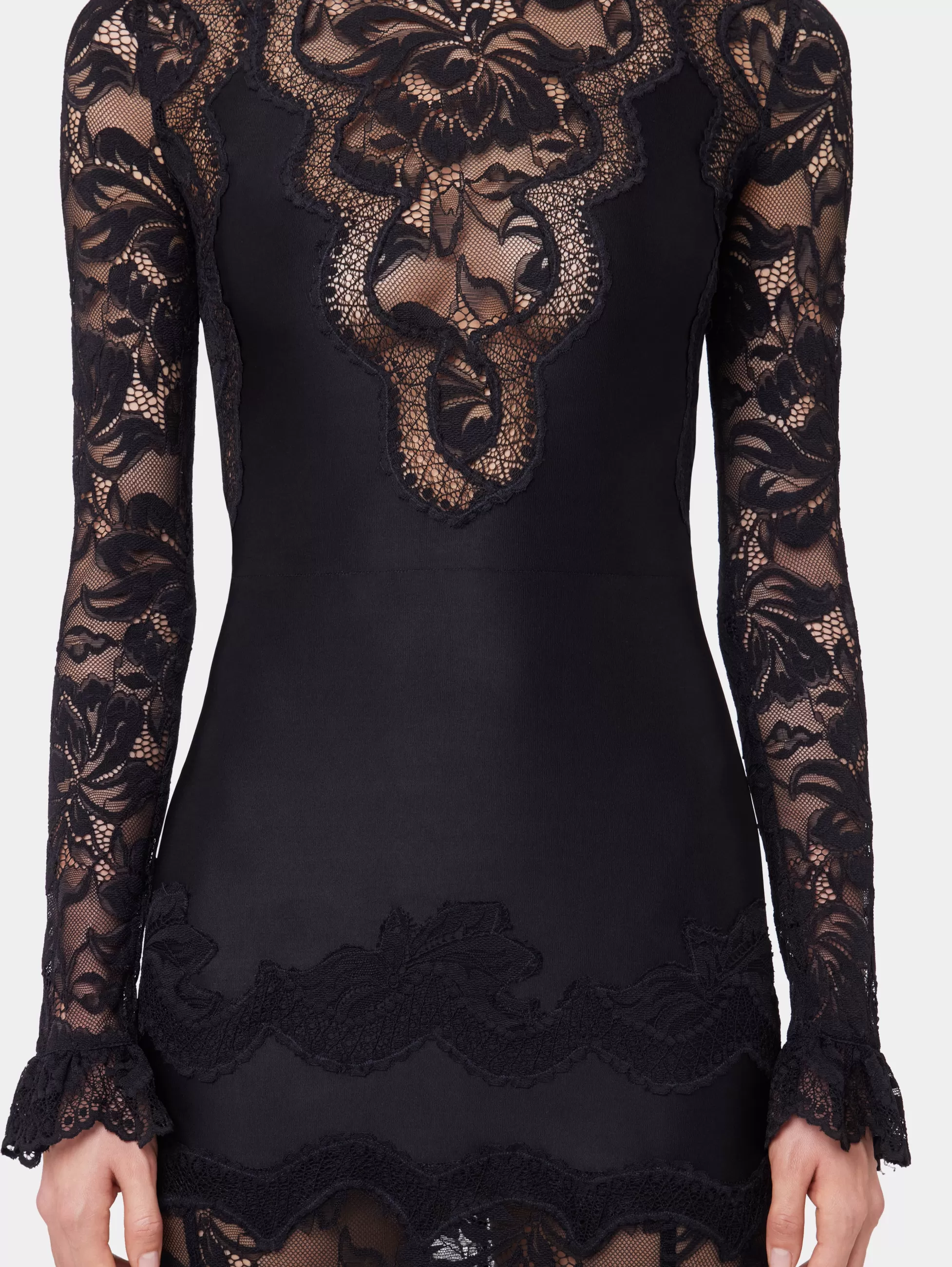 robe_longue_noire_en_dentelle_5-2.webp Rabanne Sélection De Soirée | Robes^ROBE LONGUE NOIRE EN DENTELLE