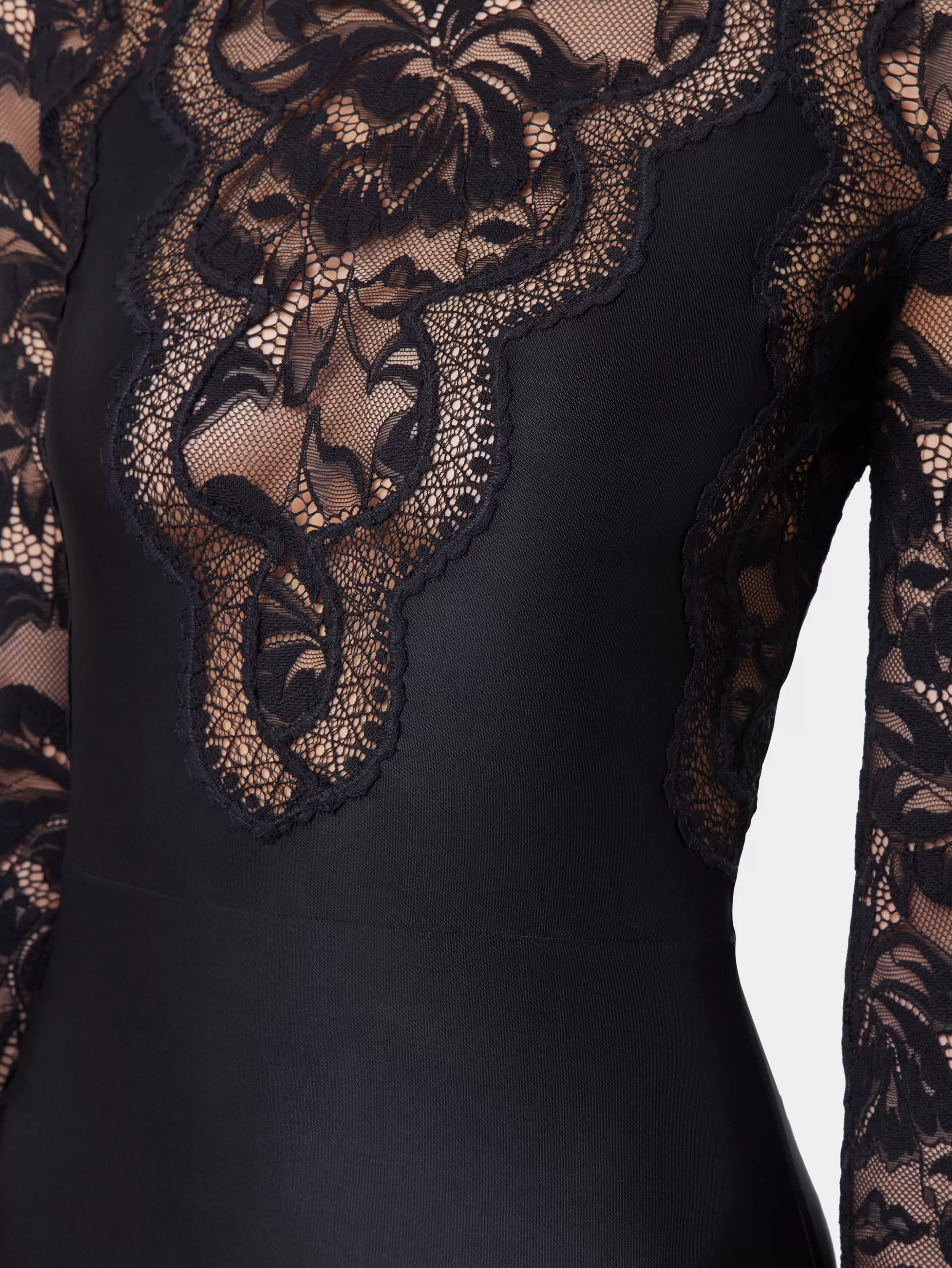 robe_longue_noire_en_dentelle_6-2.webp Rabanne Sélection De Soirée | Robes^ROBE LONGUE NOIRE EN DENTELLE